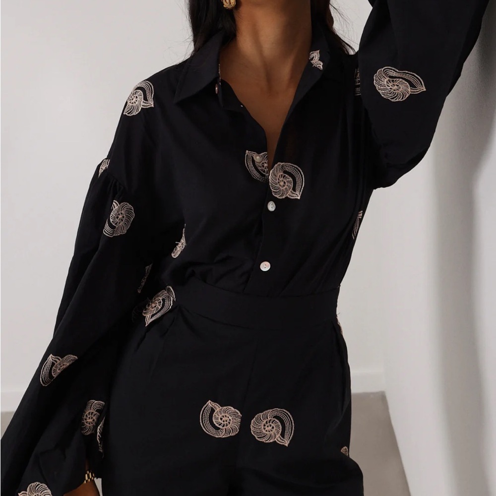 Vita Grace “Avia” Cotton Embroidered Shirt in Black - Picture 3 of 14